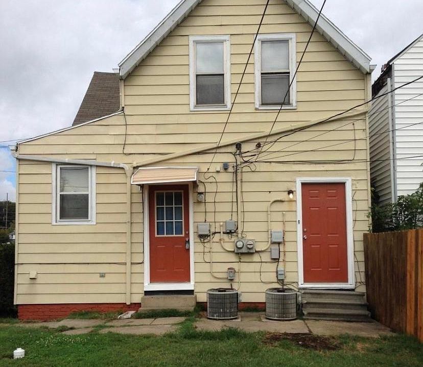 2530 B West Franklin St: 1 bdrm 1 bath upstairs apartment. $525 per month $400 deposit. Door on right is door to upstairs.