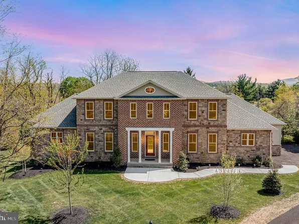115 Ellesmere Ln, Mechanicsburg, PA 17055