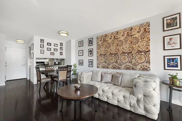 Rented by Warburg | media 10