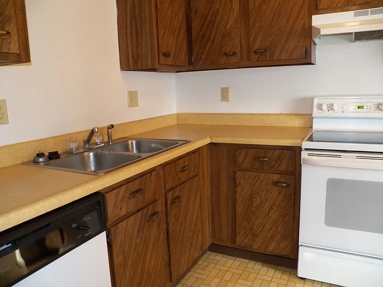 1008 Bridgit Ct SE — Photo 5