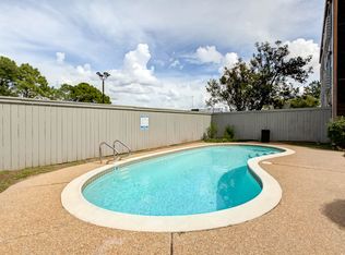4220 Belvedere St #303, Metairie, LA 70001