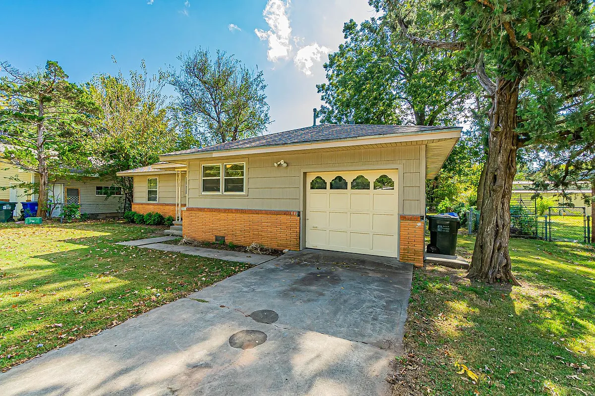 Building Photo - 1510 Huntington Way