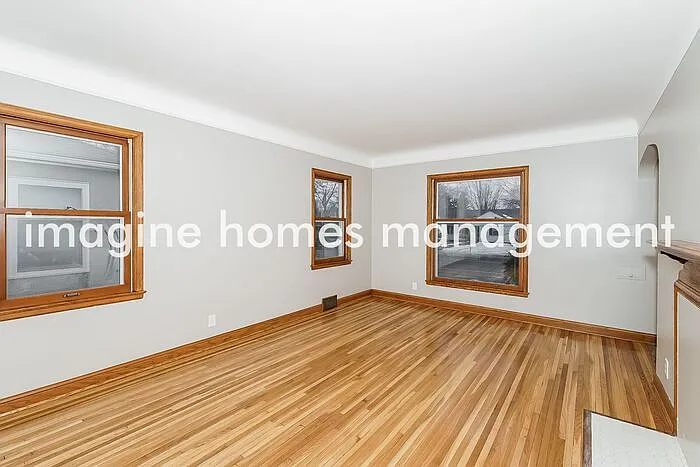 Building Photo - 5927 Chicago Ave #2