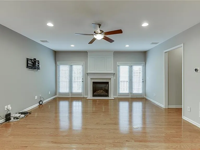 2801 Loftview Sq — Photo 10