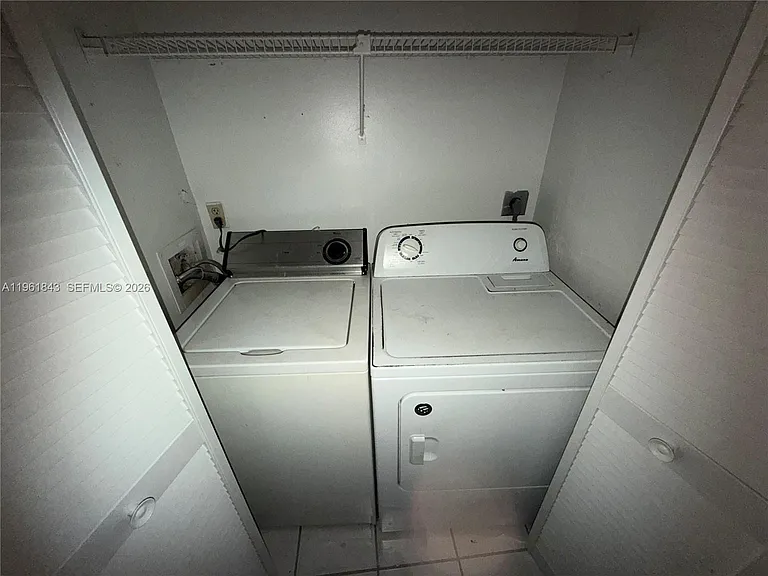 4191 S 57th Ave #H — Photo 15