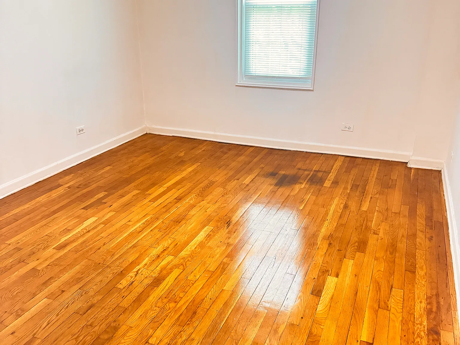 2 bed, 900 sqft, $2,700 — Photo 3