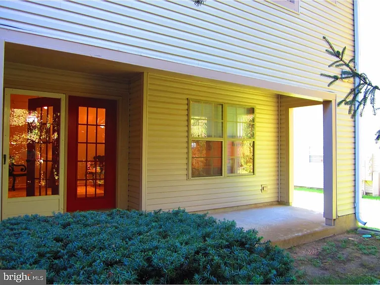 272 Tavistock — Photo 17