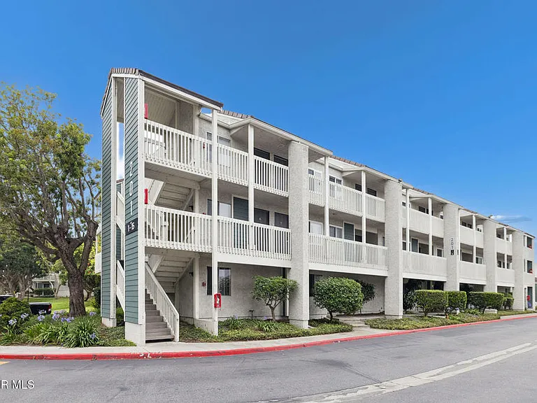 201 S Ventura Rd #7 — Photo 3