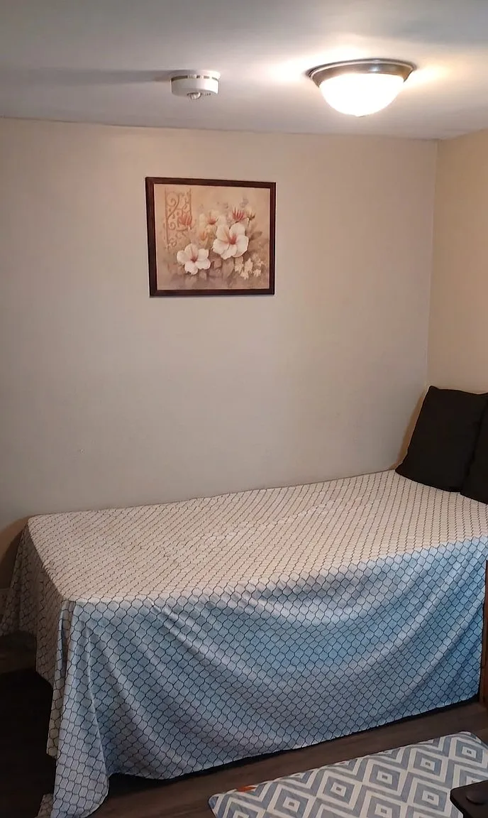 4 bed, 1000 sqft, $2,400 — Photo 4