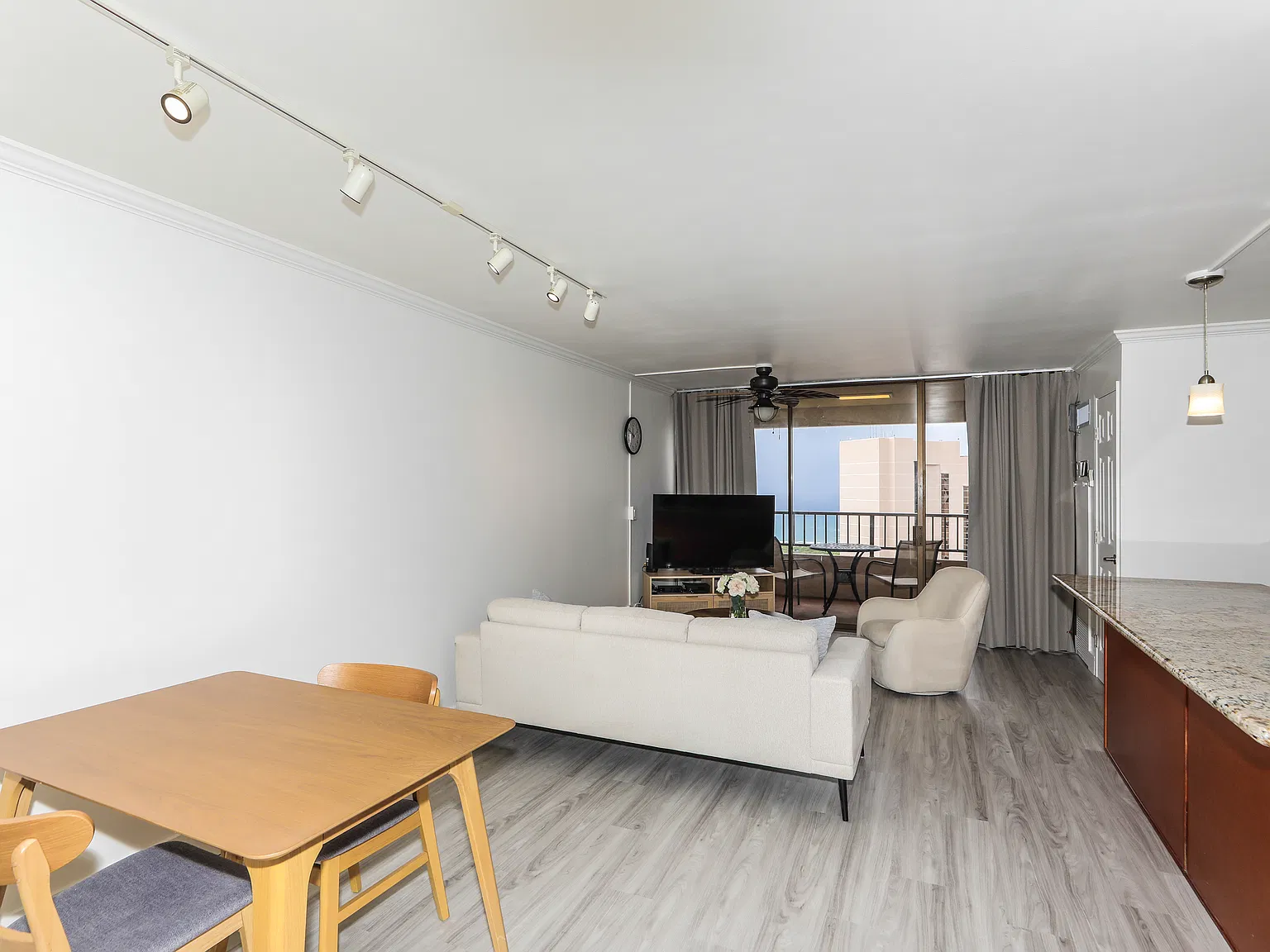 1 bed, 683 sqft, $3,500 — Photo 2