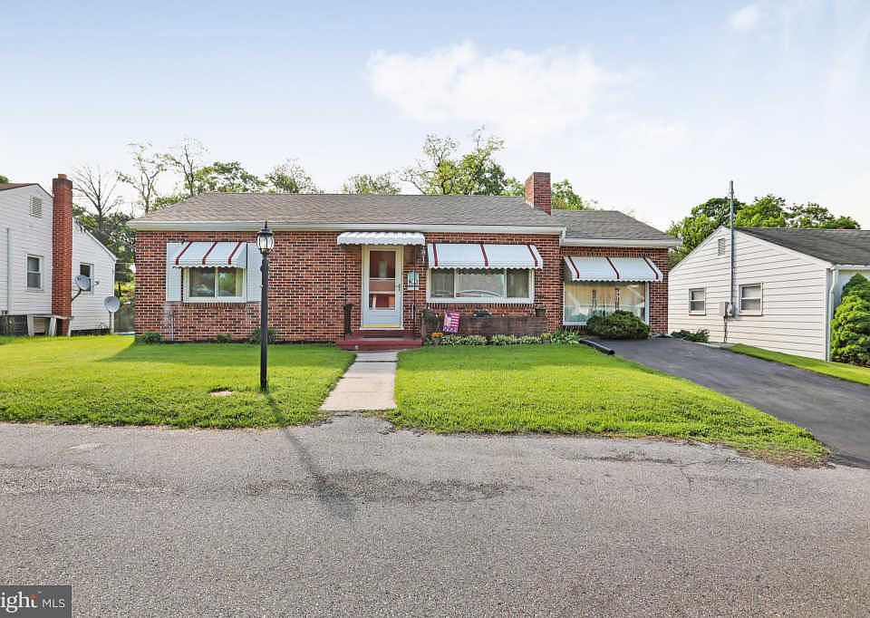 1st image of 106 Parkway Dr