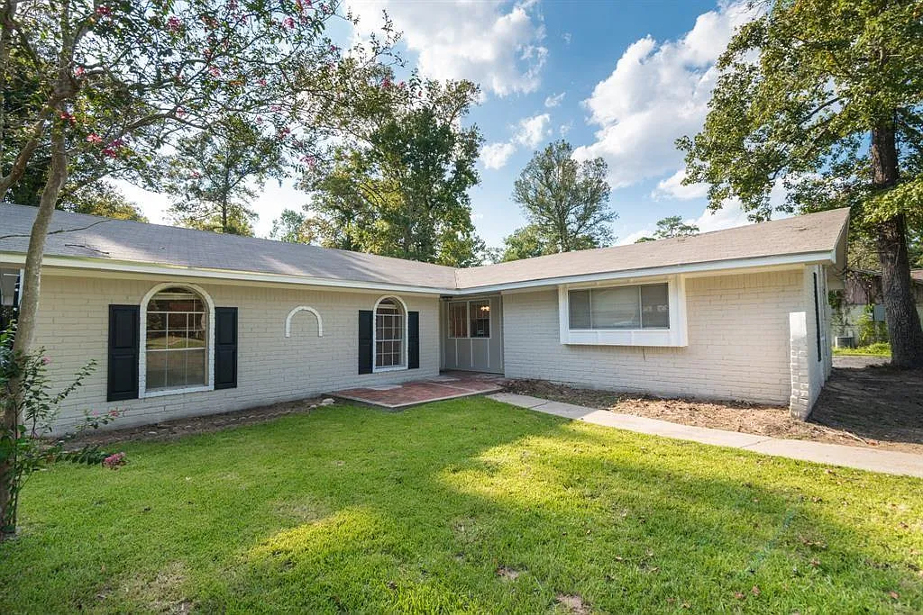 3 bed, 2.0 bath, 1525 sqft, $1,800 — Photo 1