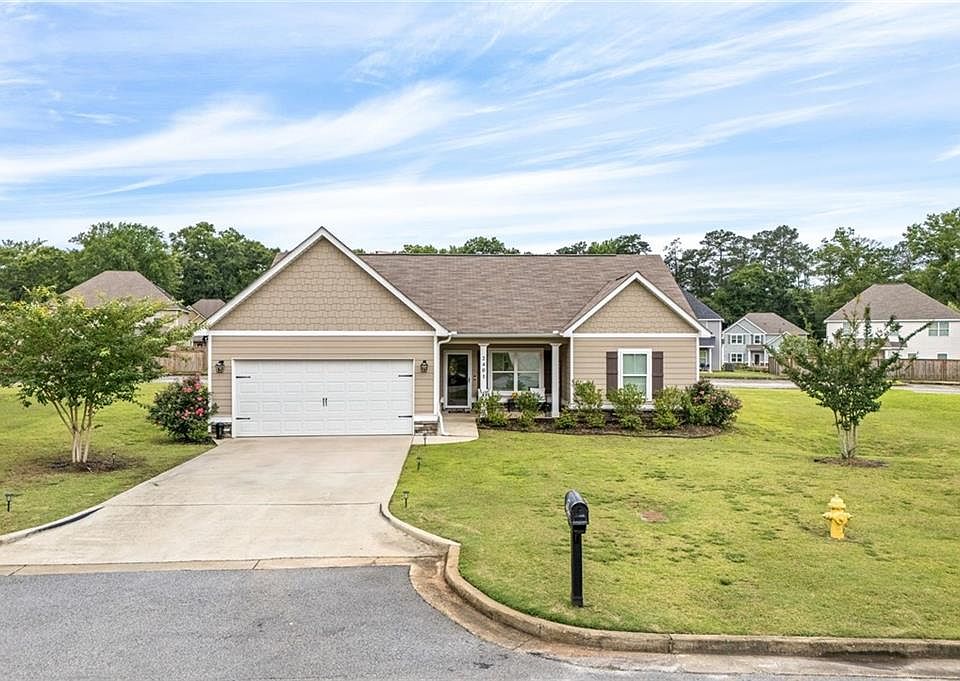 1st image of 2401 Meadow Ln