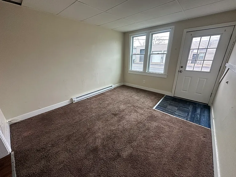 160-162 Young St #2 — Photo 2