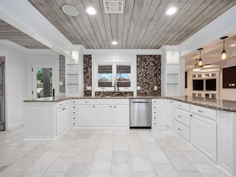 4031 Fernwood Dr — Photo 32