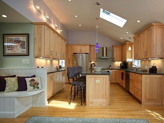 Kitchen, vaulted, granite