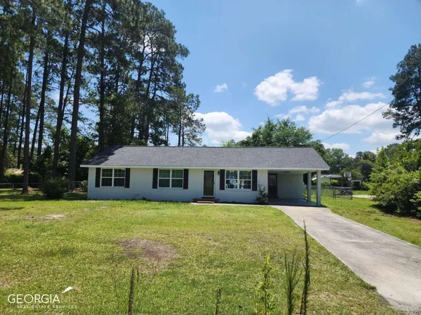 81 Auburn St, Baxley, GA 31513