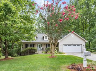 69 Red Cedar Dr, Hendersonville, NC 28792