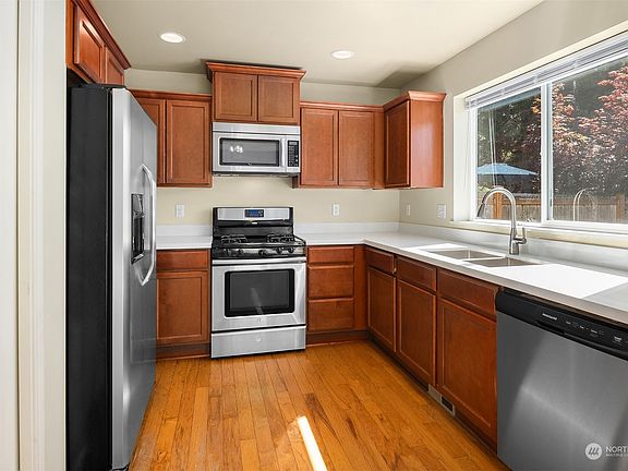 2nd image of 1420 32nd Street NE