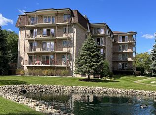 3620 186th St APT 301, Lansing, IL 60438