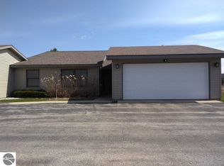 5273 Gray Rd APT 6, Traverse City, MI 49684