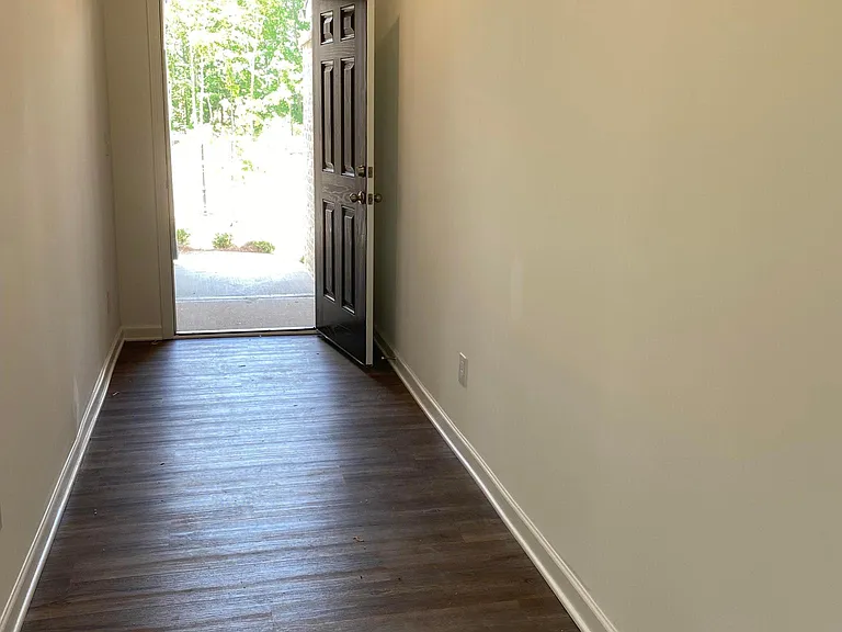 5930 Lyon St — Photo 4