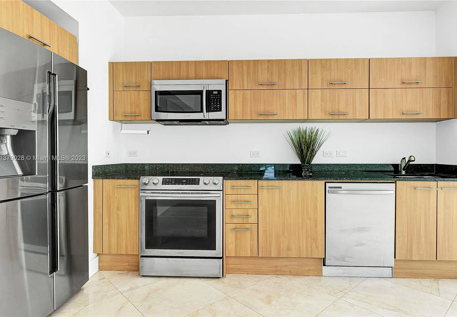 2 bed, 933 sqft, $3,500 — Photo 4