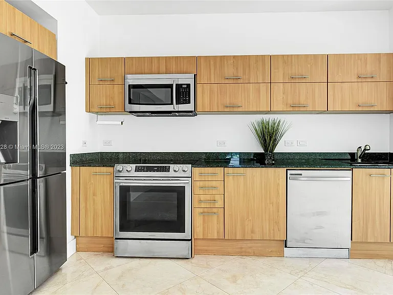350 S Miami Ave #5 — Photo 17