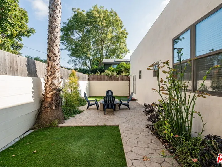 3718 S Barrington Ave — Photo 19