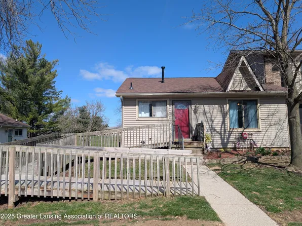 2042 Blue Lac Dr #75, Haslett, MI 48840