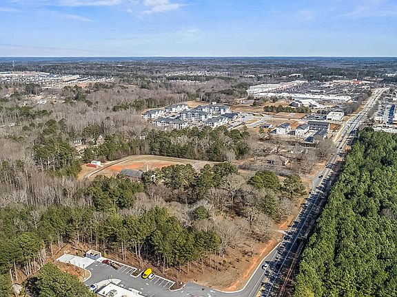 4th image of 2226 Jonesboro Rd