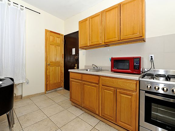 5th image of 412 W 46th St #4FN