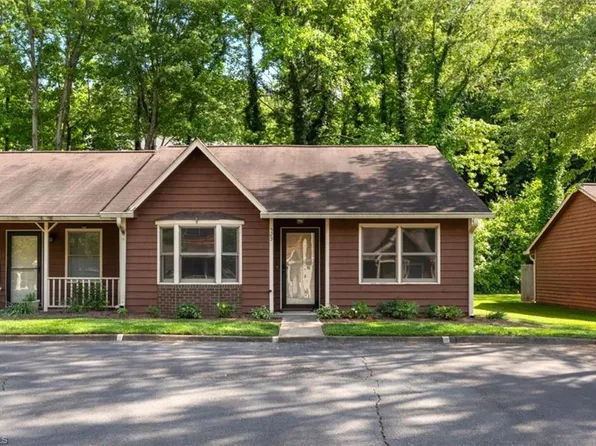 523 Rock Cliff Ct, Winston Salem, NC 27104