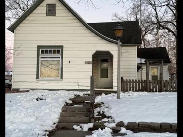 108 Jackson St, Macon, MO 63552