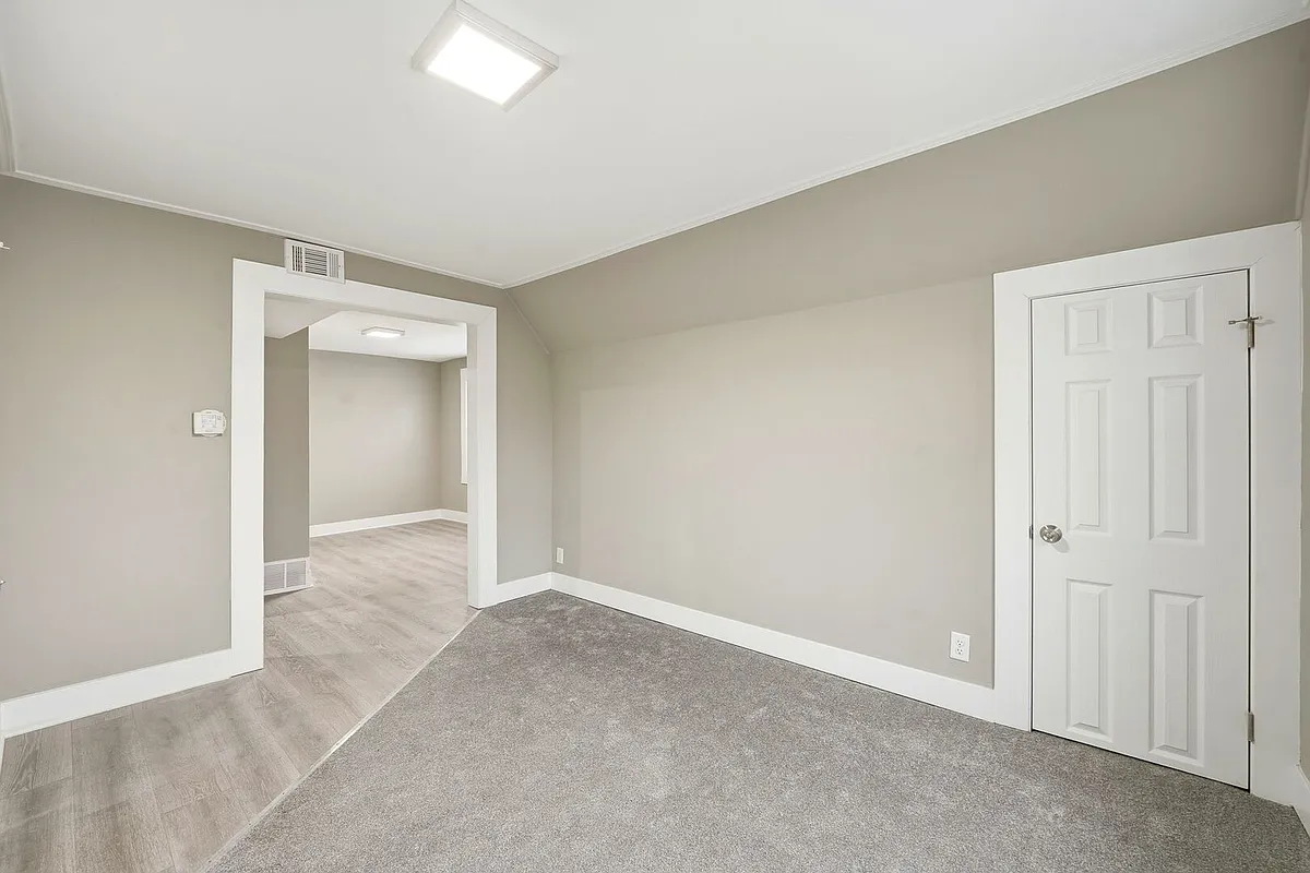 Building Photo - 1217 N Harding Ave #2