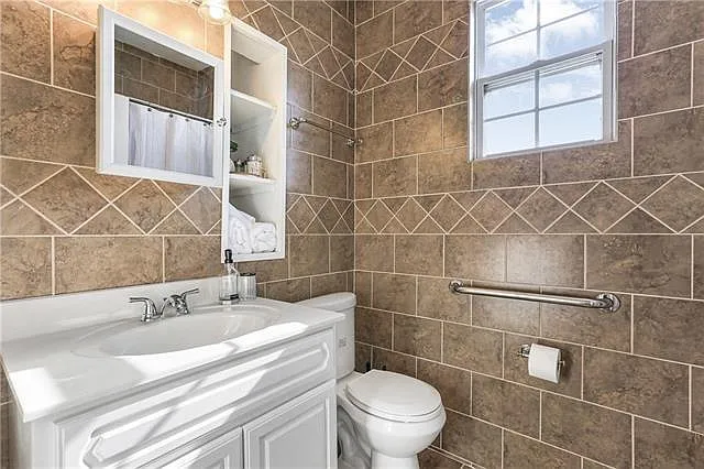 2568 Gladiolus St #UPPER — Photo 10