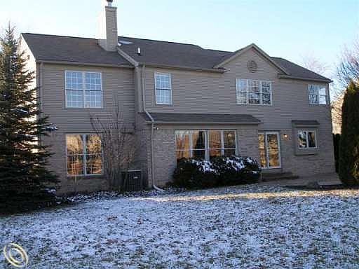 3rd image of 371 Torrington Dr W