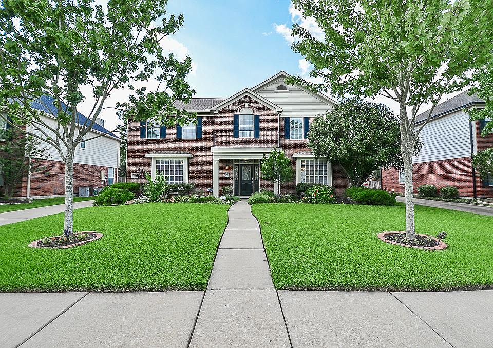 1st image of 17438 Emerald Isle Dr