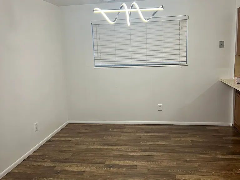 670 N 400 W — Photo 12