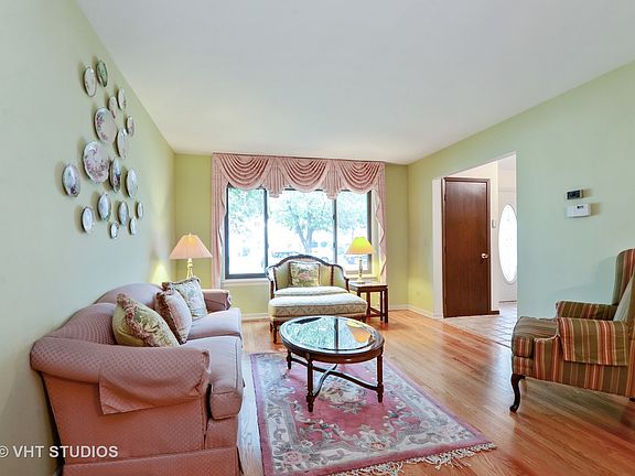 3rd image of 1099 Foxworth Blvd
