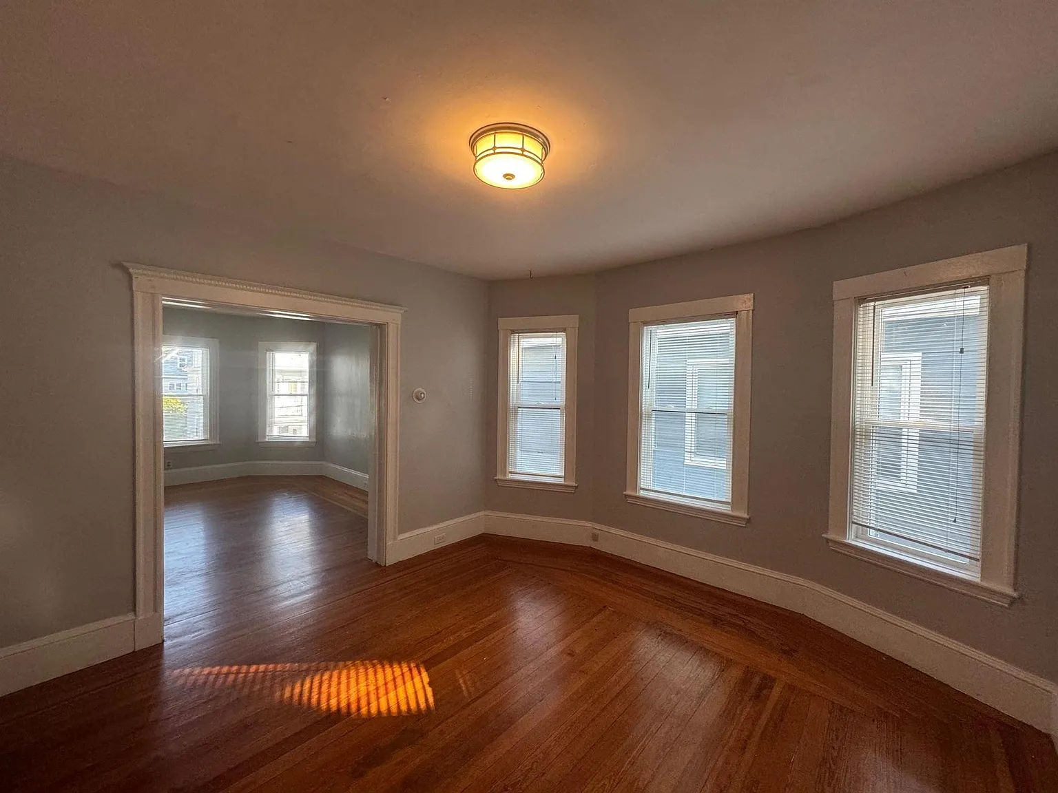 5 bed, $5,800 — Photo 2