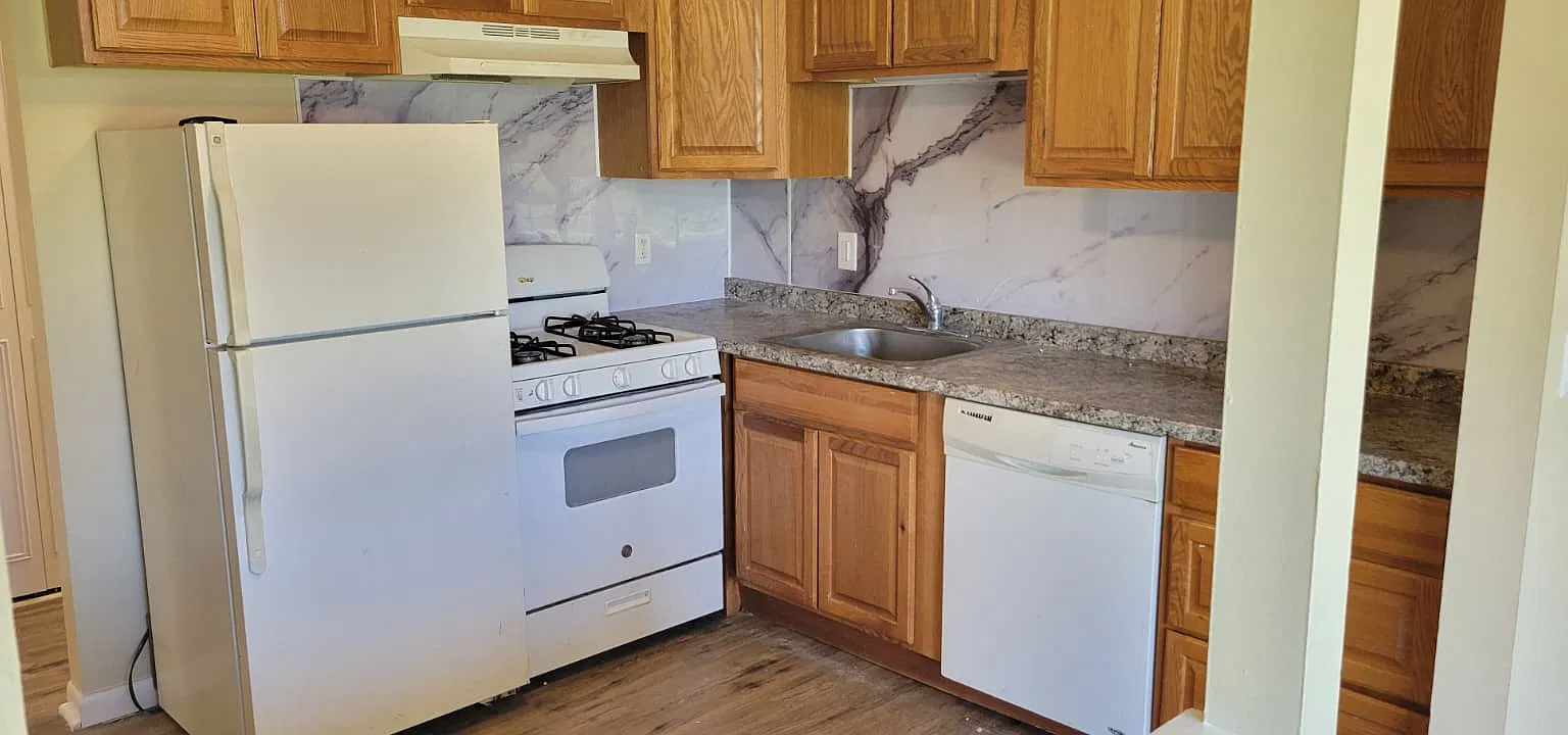 451 Fox Hills Dr S — Photo 3