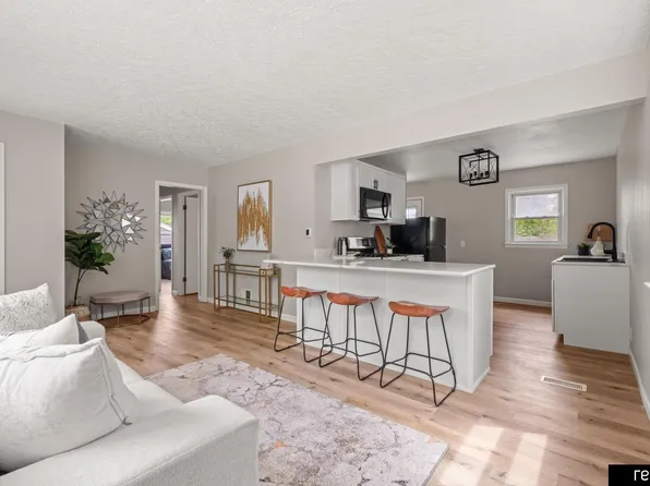 305 Hillcrest Dr, Plattsmouth, NE 68048