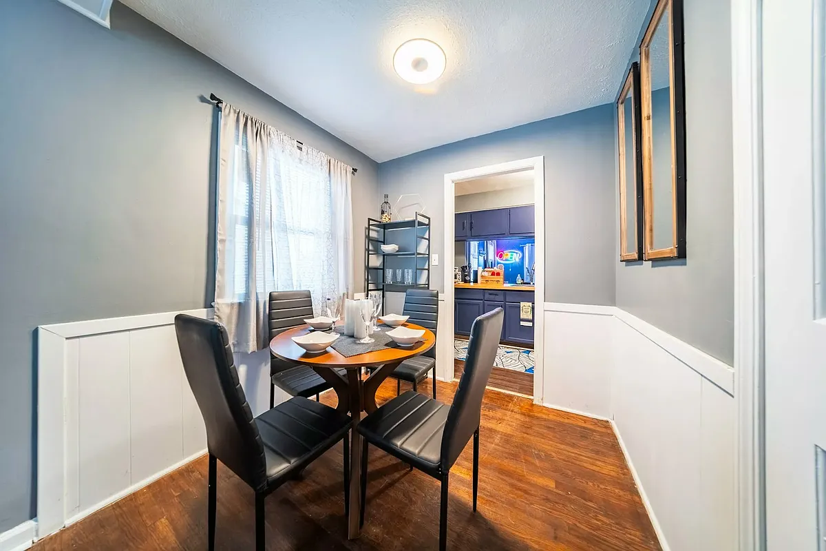 Freshly updated 3-bedroom, 1.5-bathroom home located in Cleveland. — photo 5