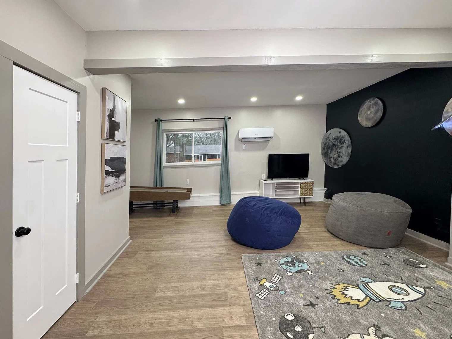 5 bed, 3.0 bath, 2389 sqft, $3,750 — Photo 4
