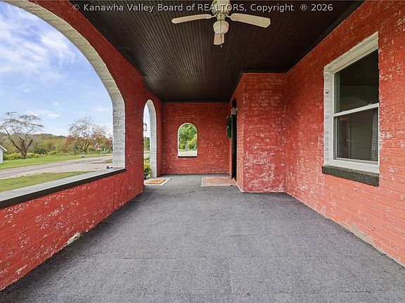 4th image of 306 Central Dr