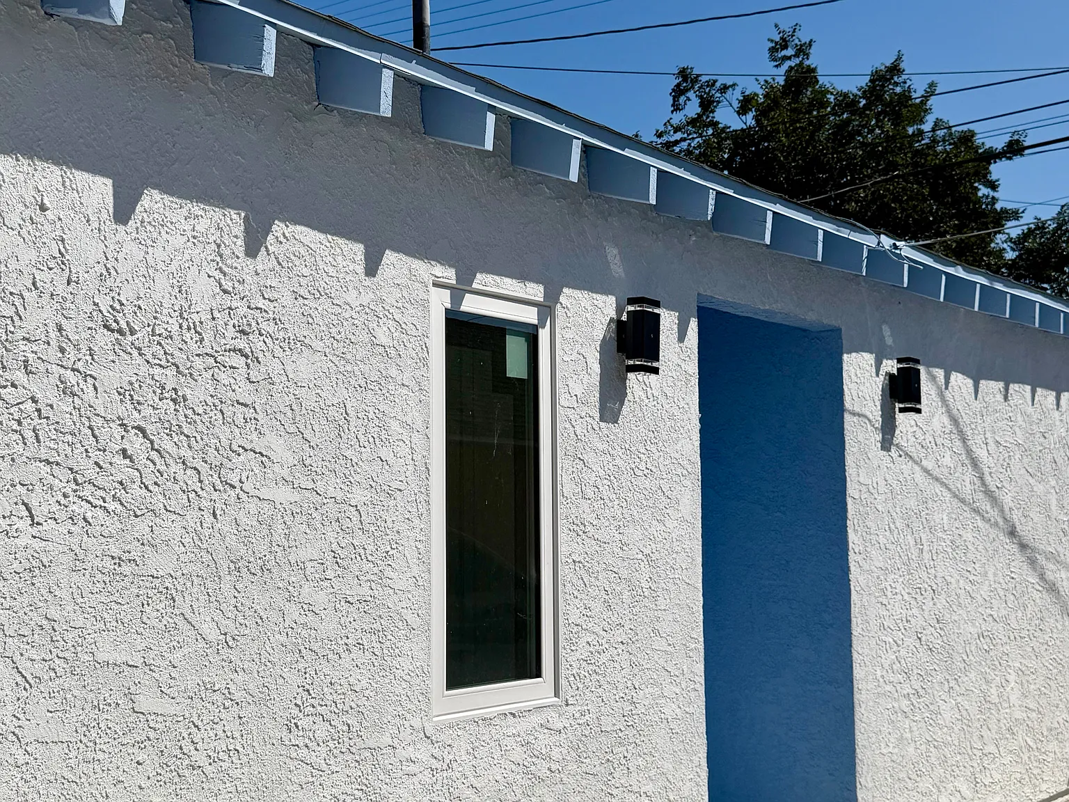 W 38th St, Los Angeles — Photo 1