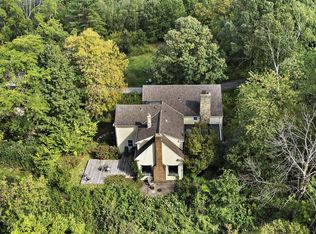 8365 N Pelican Ln, River Hills, WI 53217