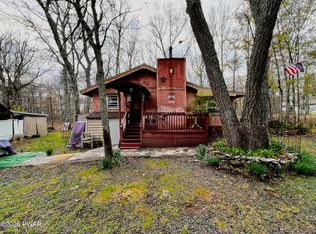 2121 Oaktree Ln, Bushkill, PA 18324