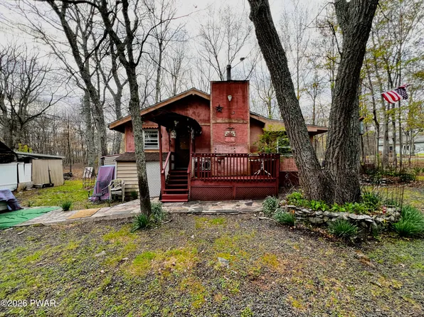 2121 Oaktree Ln, Bushkill, PA 18324